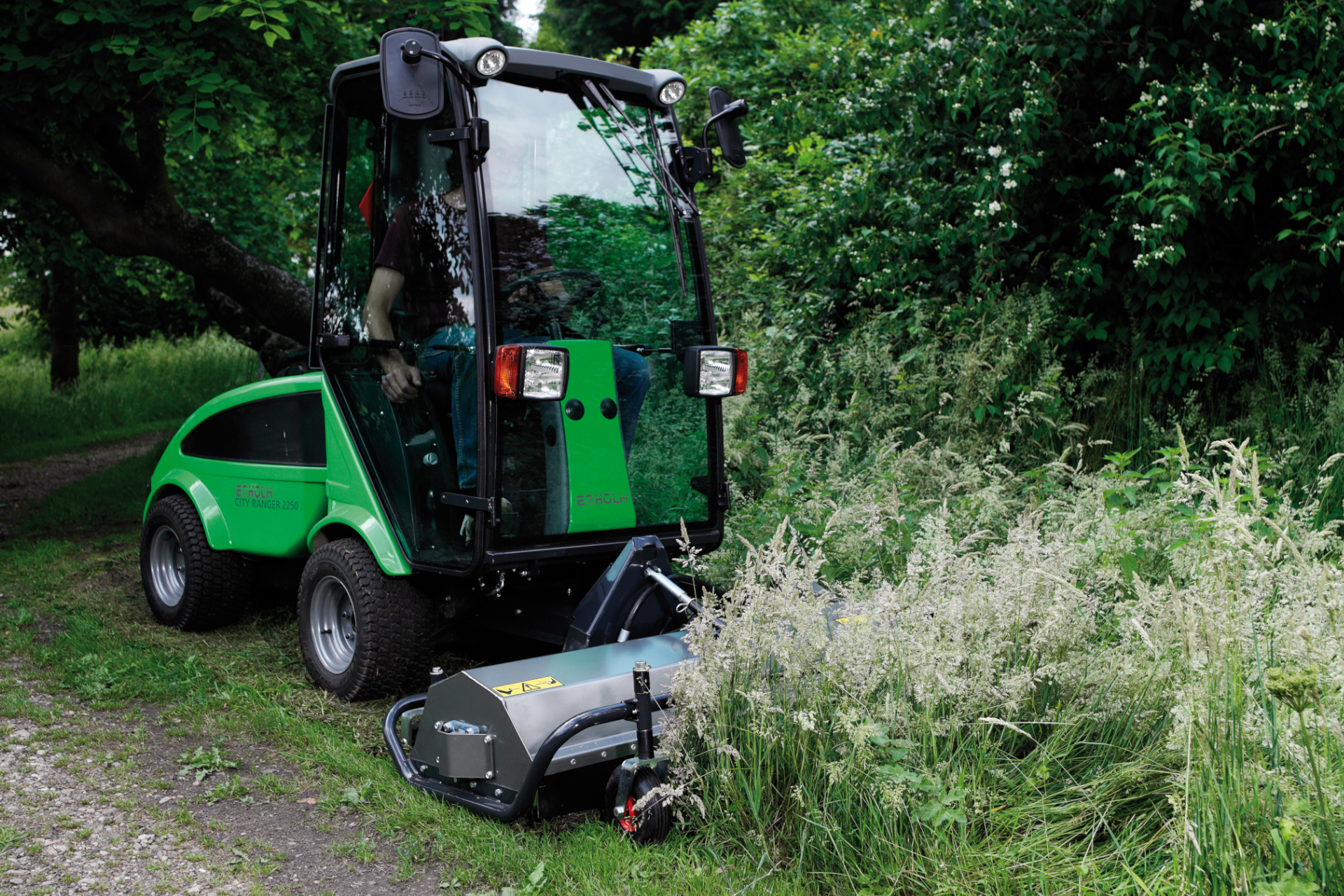 Koszenie trawy- kosiarka bijakowa