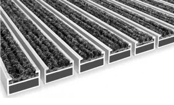 WYCIERACZKA W PROFILU ALUMINIOWYM CLEAN RYPS 17MM