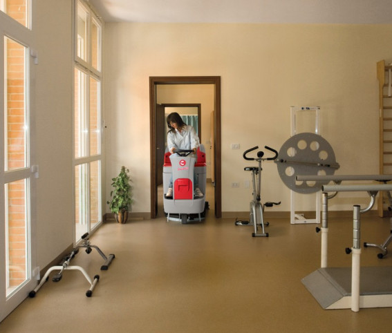 maszyna czyszcząca do podłóg