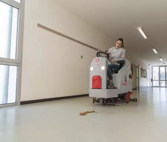 MASZYNA CZYSZCZĄCA COMAC INNOVA 85 B COMFORT