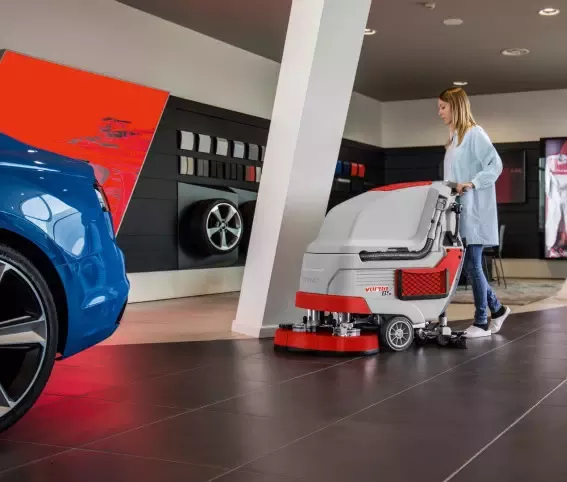 MASZYNA CZYSZCZĄCA COMAC VERSA 65 BT KOMPLET