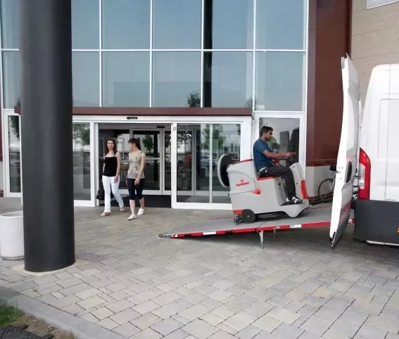 MASZYNA CZYSZCZĄCA COMAC INNOVA 55 B KOMPLET