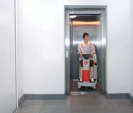 MASZYNA CZYSZCZĄCA COMAC INNOVA 55 B KOMPLET