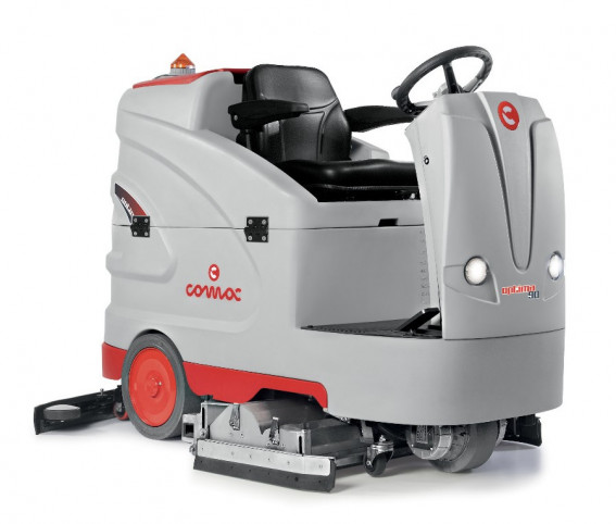 maszyna czyszcząca samojezdna