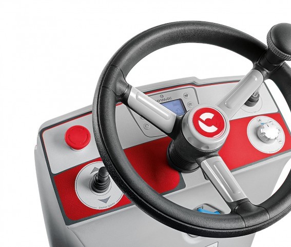 maszyna czyszcząca samojezdna