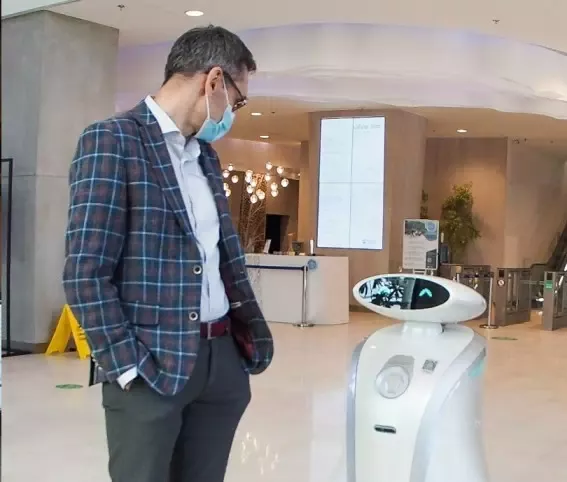 ROBOT SZORUJĄCY LEOSCRUB