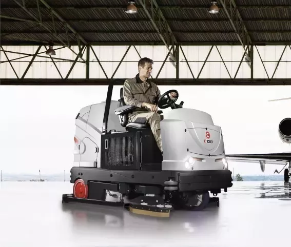 MASZYNA CZYSZCZĄCA COMAC C130 BS ROAD