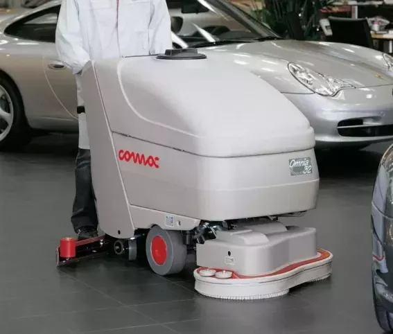 MASZYNA CZYSZCZĄCA COMAC OMNIA 32 BT KOMPLET