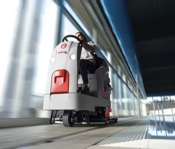 MASZYNA CZYSZCZĄCA COMAC INNOVA 85 B COMFORT KOMPLET