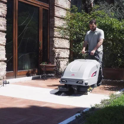 CO111281 ZAMIATARKA COMAC CS 500 BT