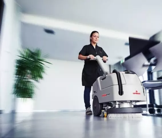 MASZYNA CZYSZCZĄCA COMAC VISPA EVO LI-ION