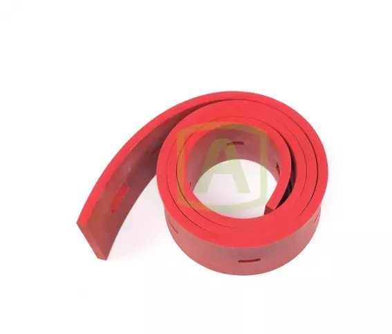 GUMA TYLNA COMAC C100 2018