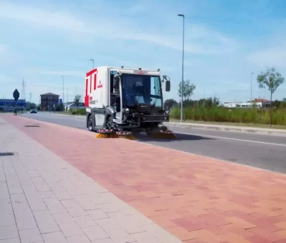 ZAMIATARKA COMAC HP4000