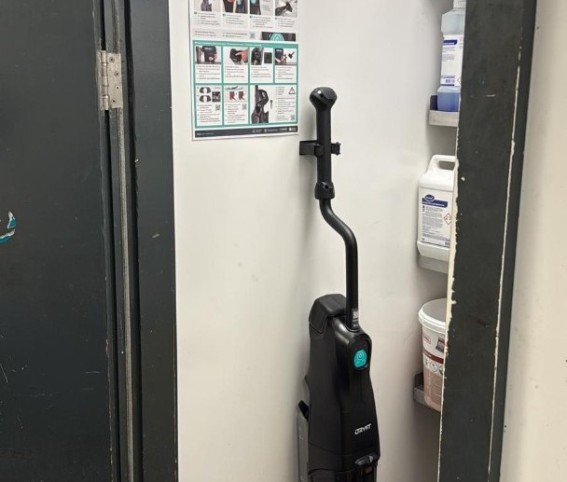 DE522-1 UCHWYT ŚCIENNY TOOLFLEX DO MASZYN CZYSZCZĄCYCH